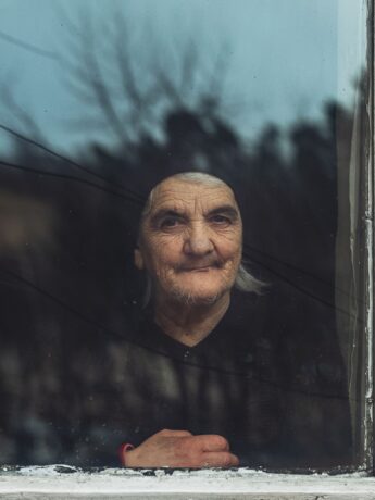 Waiting, photographed by Cristina Venedict. One Frame honourable mention, Shoot The Frame 2025.